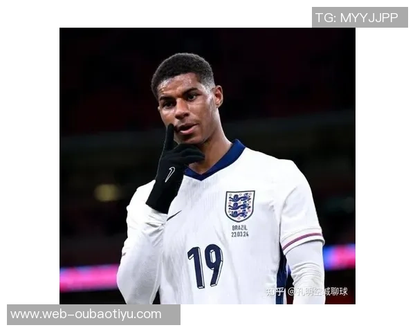 拉什福德积极备战国家德比训练照展现全力以赴的决心与信心 拉什福德积极备战国家德比训练照展现全力以赴的决心与信心