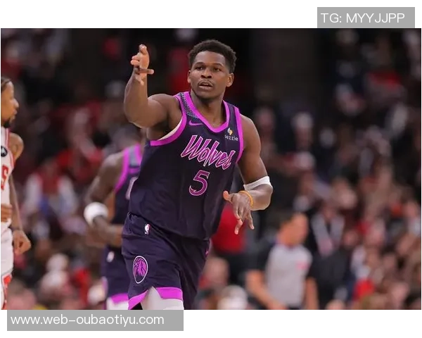 爱德华兹首节表现出色7投5中斩获12分并贡献1次抢断 爱德华兹首节表现出色7投5中斩获12分并贡献1次抢断