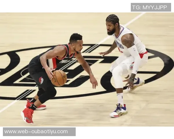 乔治32分钟表现平平仅得9分三分球全失状态低迷引发热议 乔治32分钟表现平平仅得9分三分球全失状态低迷引发热议